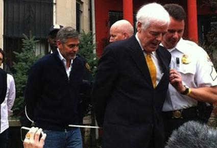 الإفراج عن جورج كلوني ووالده بعد اعتقالهما أمام السفارة السودانية في واشنطن